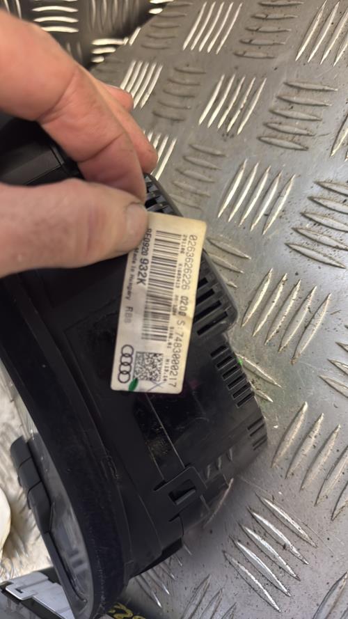 Compteur AUDI A4 2 PHASE 2 Diesel - Image 3