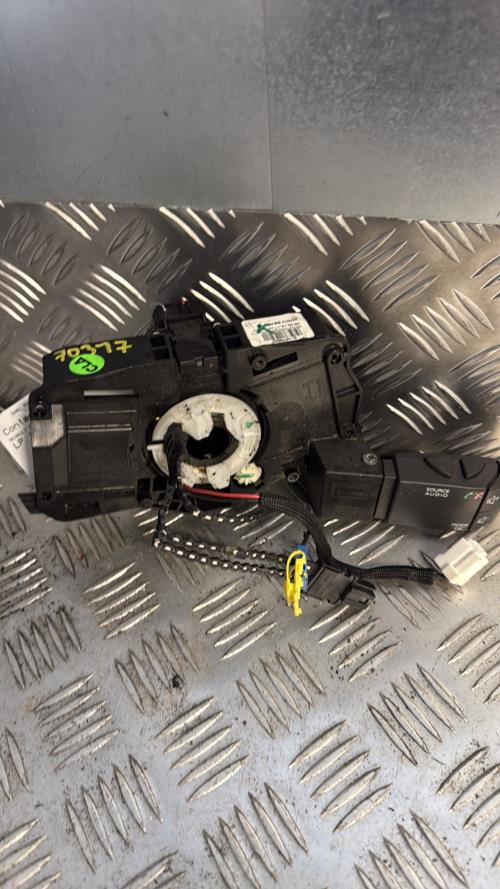 Contacteur tournant RENAULT CAPTUR 1 PHASE 1 Essence - Image 1