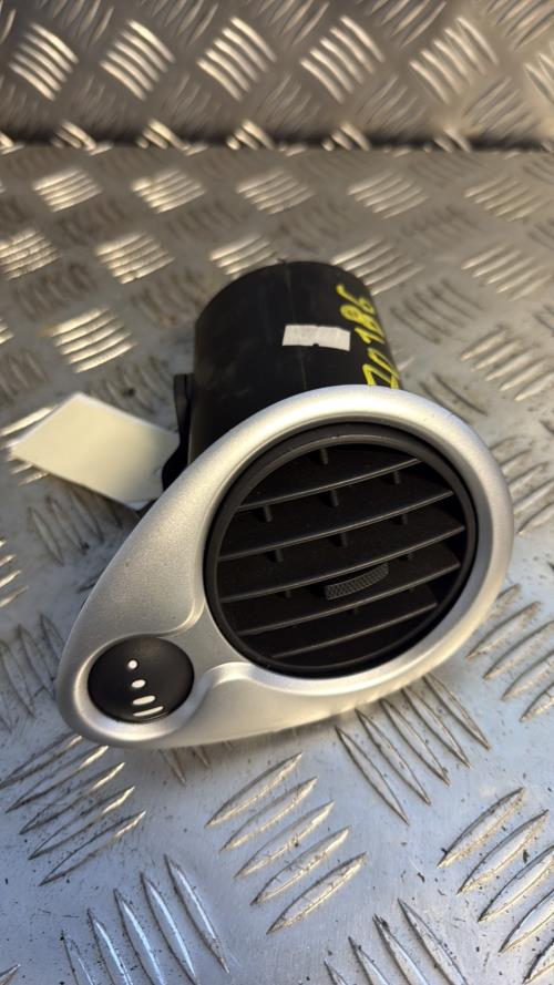 Aerateur tableau de bord avant droit RENAULT CLIO 3 PHASE 2 Essence - Image 1