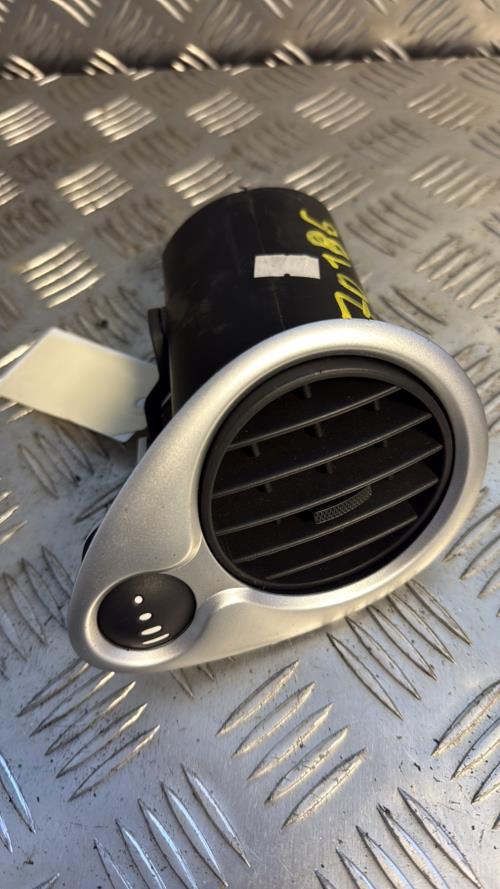 Aerateur tableau de bord avant droit RENAULT CLIO 3 PHASE 2 Essence - Image 2