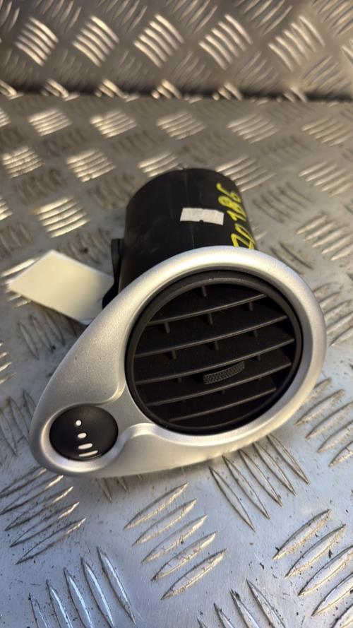 Aerateur tableau de bord avant droit RENAULT CLIO 3 PHASE 2 Essence - Image 3