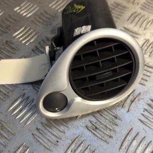 Aerateur tableau de bord avant droit RENAULT CLIO 3 PHASE 1 BREAK Diesel - Image 1