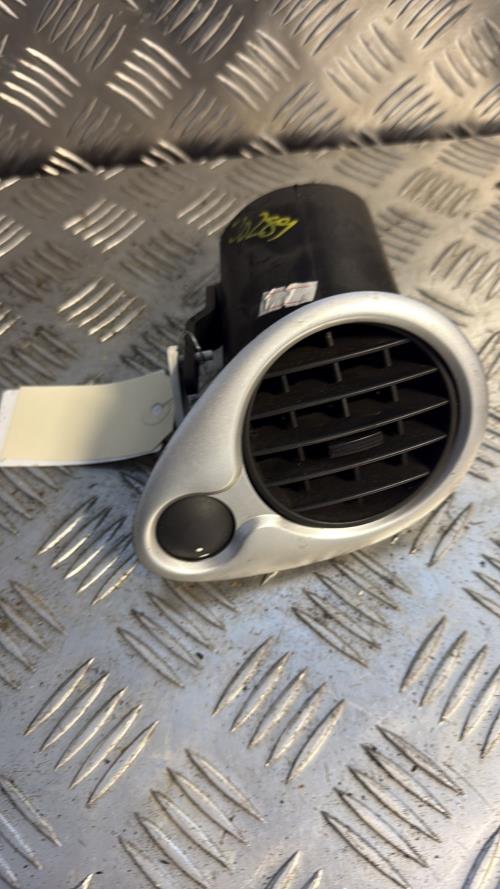 Aerateur tableau de bord avant droit RENAULT CLIO 3 PHASE 1 BREAK Diesel - Image 2