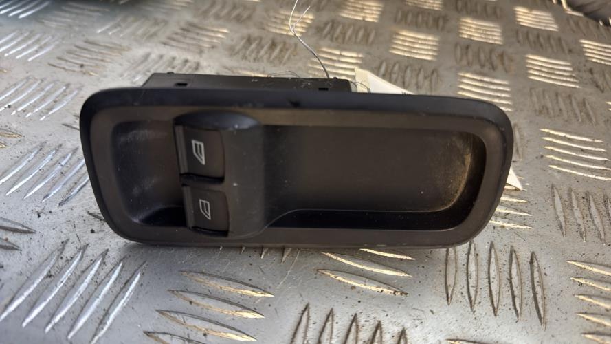 Interrupteur de leve vitre avant gauche FORD KA+ Essence - Image 1