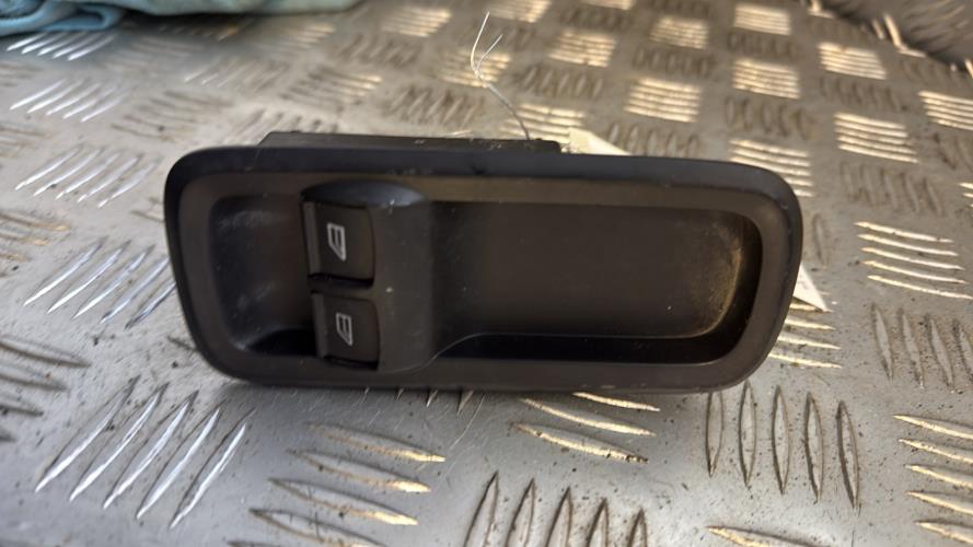 Interrupteur de leve vitre avant gauche FORD KA+ Essence - Image 2