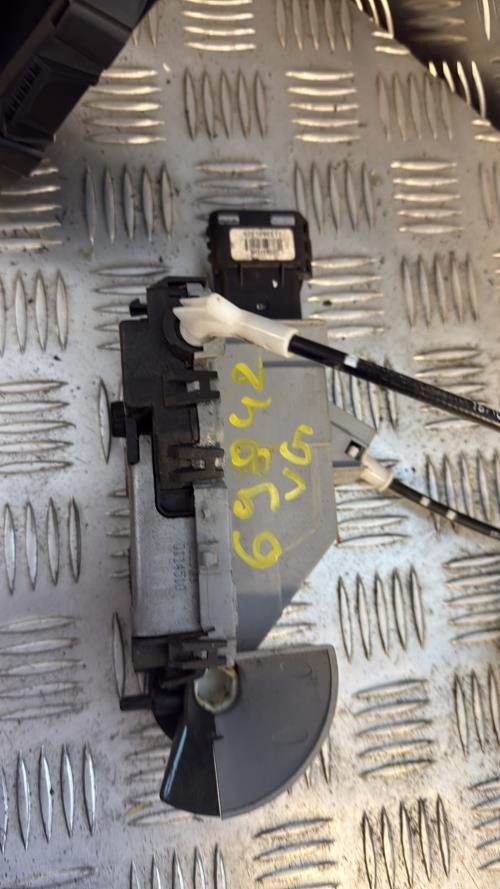 Serrure avant gauche PEUGEOT 308 1 PHASE 1 CABRIOLET Diesel - Image 1