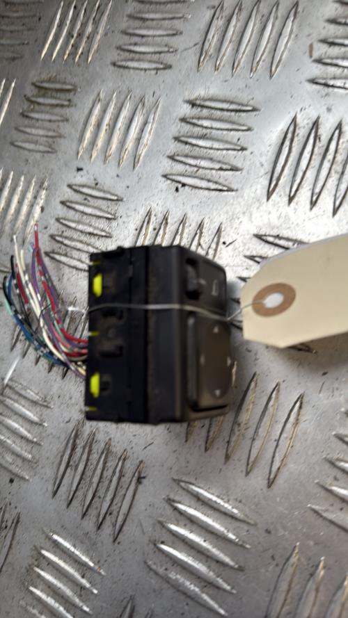 Commande retroviseurs NISSAN NOTE 1 PHASE 2 Diesel - Image 4