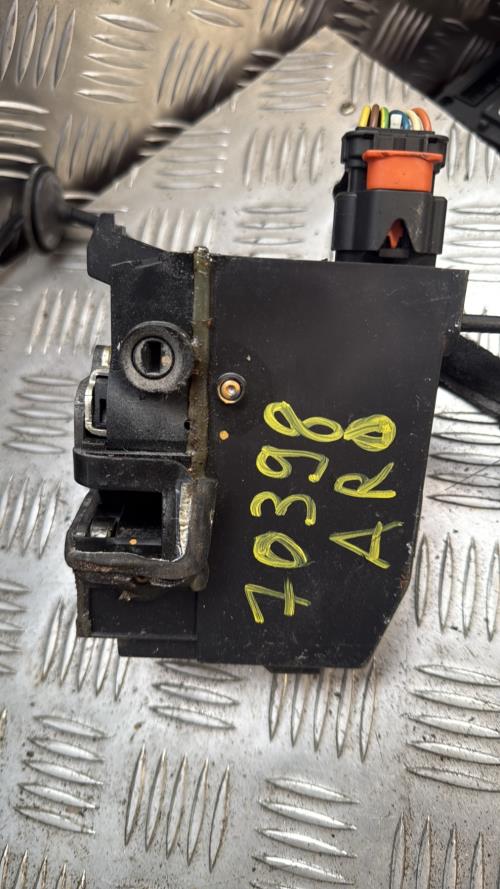 Serrure arriere droit CITROEN C4 GRAND PICASSO 2 PHASE 1 Diesel - Image 3