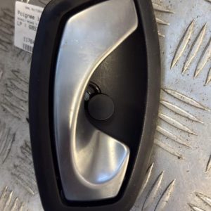 Poignee interieur avant droit RENAULT MEGANE 3 PHASE 1 Diesel - Image 1