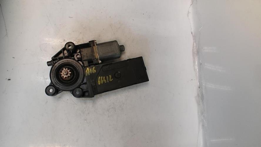 Moteur leve vitre avant gauche RENAULT MEGANE 3 PHASE 1 Diesel - Image 1