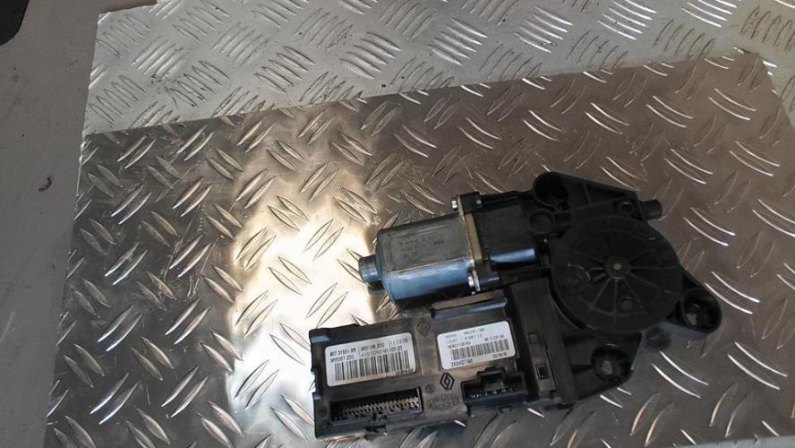Moteur leve vitre avant gauche RENAULT MEGANE 3 PHASE 1 Diesel - Image 1