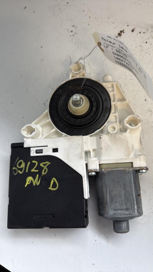 Moteur leve vitre avant droit VOLKSWAGEN TIGUAN 1 PHASE 2 Diesel - Image 3