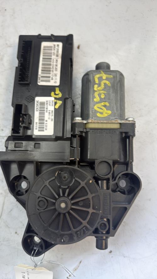 Moteur leve vitre avant gauche RENAULT MEGANE 3 PHASE 1 BREAK Diesel - Image 1