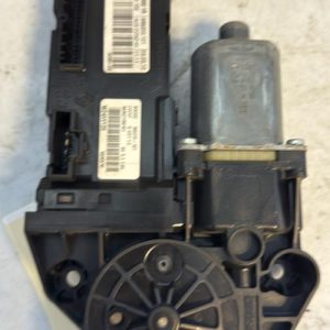 Moteur leve vitre avant gauche RENAULT MEGANE 3 PHASE 1 BREAK Diesel - Image 1