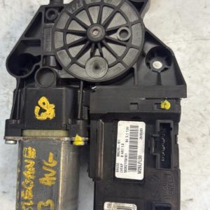 Moteur leve vitre avant gauche RENAULT MEGANE 3 PHASE 1 BREAK Diesel - Image 1