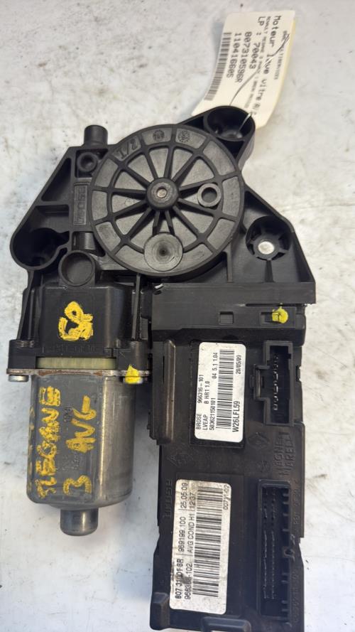 Moteur leve vitre avant gauche RENAULT MEGANE 3 PHASE 1 BREAK Diesel - Image 1