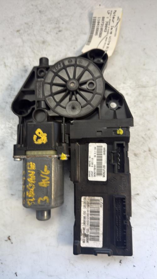 Moteur leve vitre avant gauche RENAULT MEGANE 3 PHASE 1 BREAK Diesel - Image 2