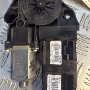 Moteur leve vitre avant gauche RENAULT MEGANE 3 PHASE 1 Diesel - Image 1