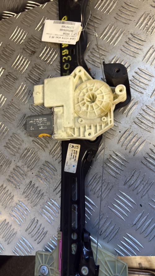 Leve vitre electrique arriere droit CITROEN C4 GRAND PICASSO 2 PHASE 1 Diesel - Image 1