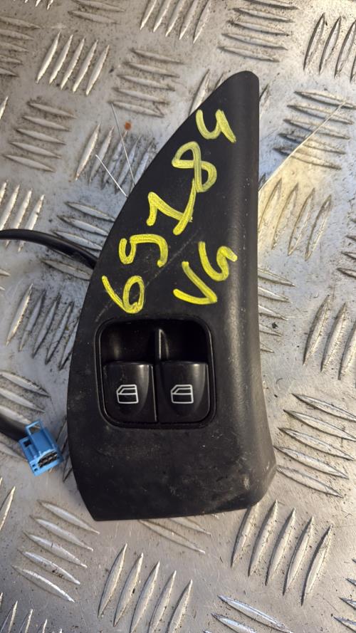 Interrupteur de leve vitre avant gauche MERCEDES CLASSE C 203 COUPE SPORT PHASE 2 Diesel - Image 3