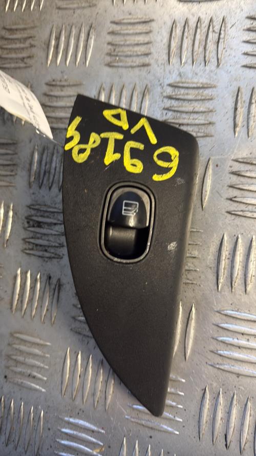 Interrupteur de leve vitre avant droit MERCEDES CLASSE C 203 COUPE SPORT PHASE 2 Diesel - Image 1