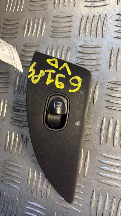 Interrupteur de leve vitre avant droit MERCEDES CLASSE C 203 COUPE SPORT PHASE 2 Diesel - Image 2