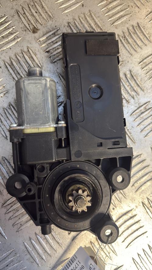 Moteur leve vitre avant gauche RENAULT MEGANE 3 PHASE 3 Diesel - Image 3