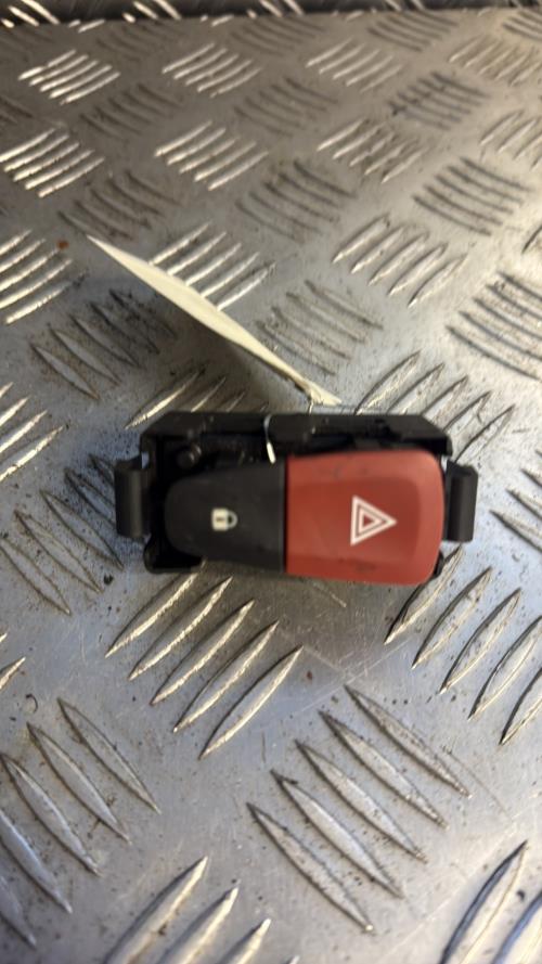 Bouton de warning RENAULT MEGANE 3 PHASE 1 Ethanol - Image 1