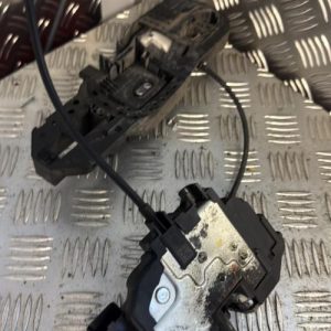 Serrure avant droit RENAULT MEGANE 3 PHASE 3 Diesel - Image 1