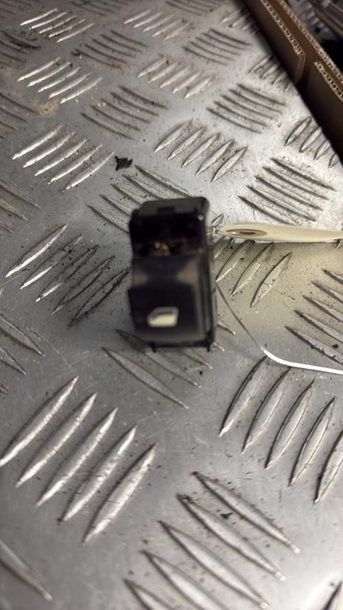 Interrupteur de leve vitre avant droit CITROEN BERLINGO 2 PHASE 2 Diesel - Image 2