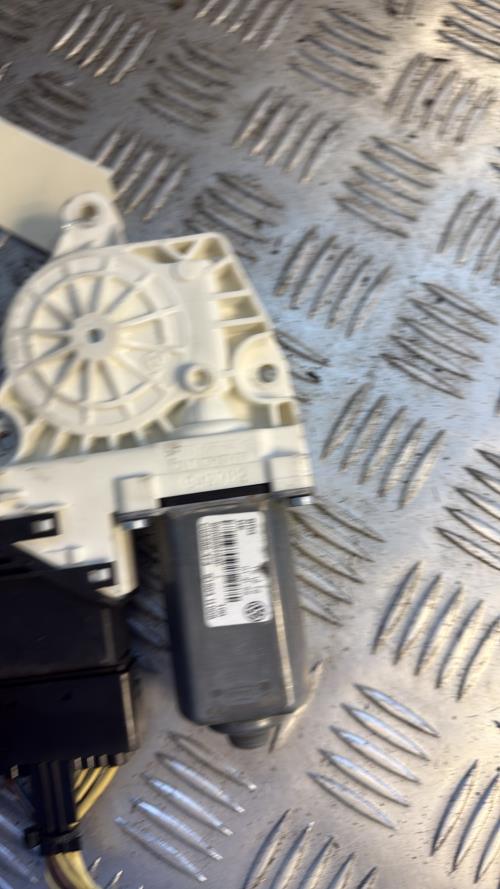 Moteur leve vitre arriere gauche VOLKSWAGEN TIGUAN 1 PHASE 2 Diesel - Image 3