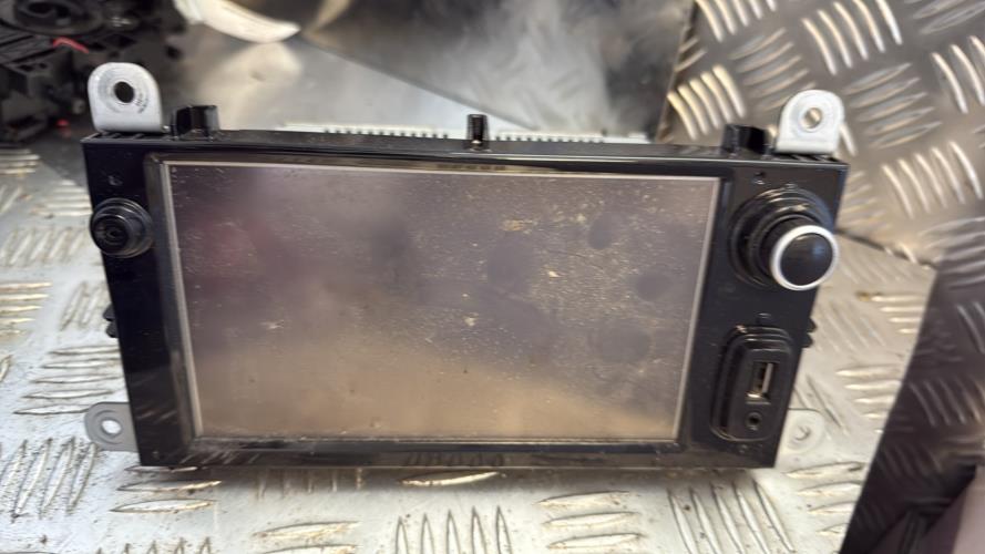 Autoradio d'origine RENAULT CLIO 4 PHASE 2 Essence - Image 1
