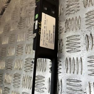 Interrupteur de leve vitre avant gauche RENAULT CLIO 4 PHASE 2 Diesel - Image 1