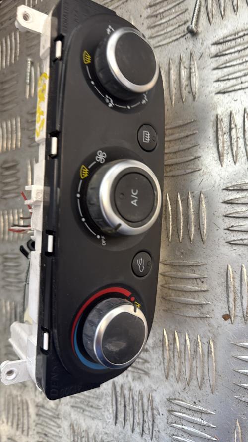 Commande chauffage RENAULT CLIO 4 PHASE 1 Diesel - Image 3