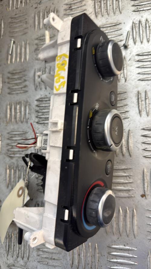 Commande chauffage RENAULT CLIO 4 PHASE 1 Diesel - Image 4