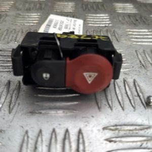Bouton de warning RENAULT CLIO 3 PHASE 1 BREAK Diesel - Image 1