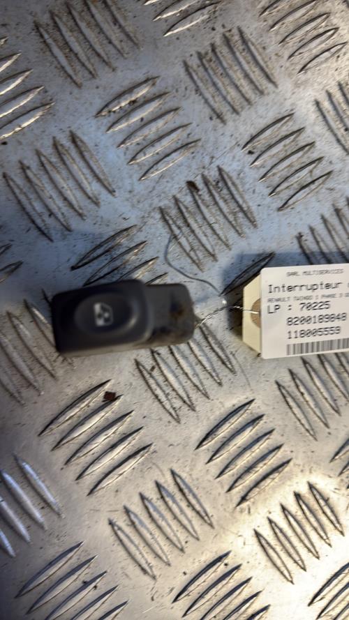 Interrupteur de leve vitre avant gauche RENAULT TWINGO 1 PHASE 3 Essence - Image 1