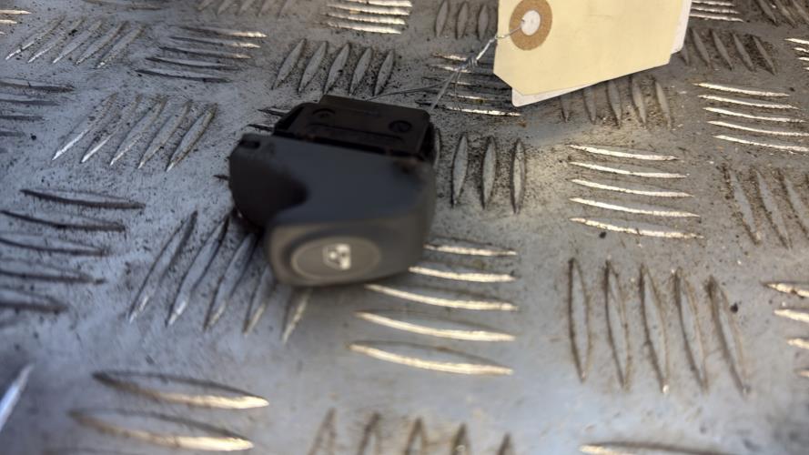 Interrupteur de leve vitre avant gauche RENAULT TWINGO 1 PHASE 3 Essence - Image 1