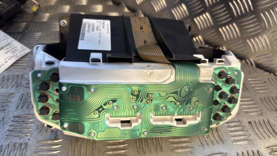 Compteur TOYOTA YARIS 1 PHASE 2 Essence - Image 4