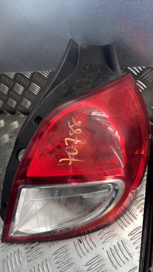 Feu arriere principal droit (feux) RENAULT CLIO 3 PHASE 1 Diesel - Image 3