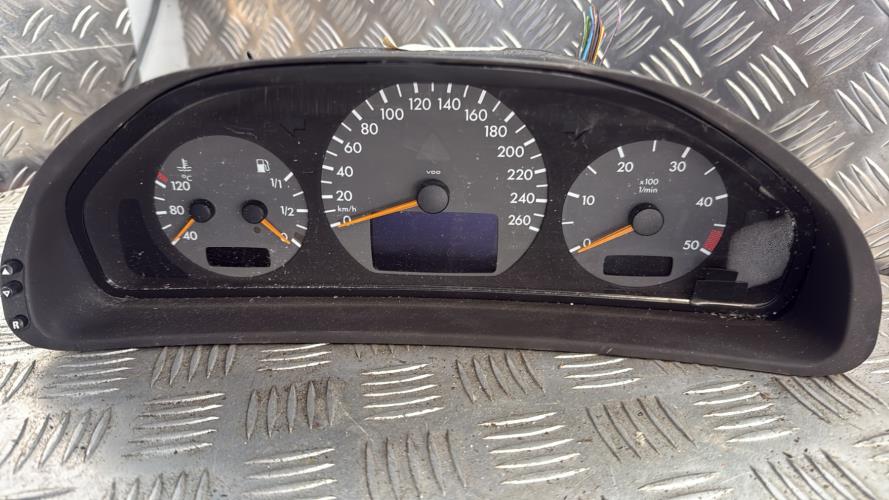 Compteur MERCEDES CLASSE E 210 PHASE 2 Diesel - Image 2