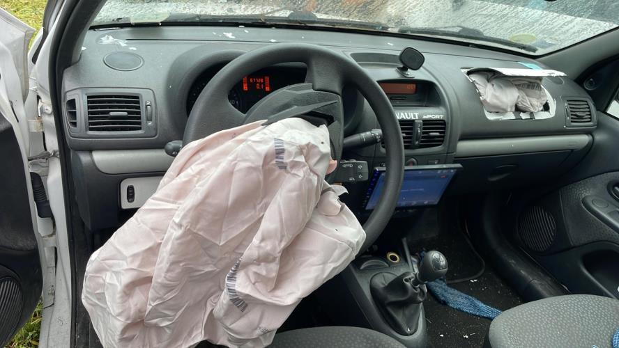 Feu arriere principal droit (feux) RENAULT CLIO 2 PHASE 2 Essence - Image 10