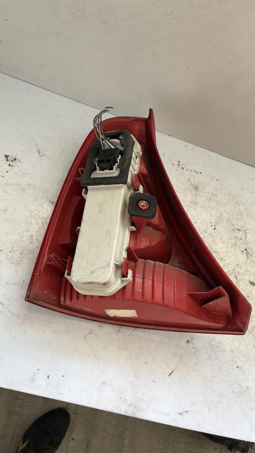 Feu arriere principal droit (feux) RENAULT CLIO 2 PHASE 2 Essence - Image 3