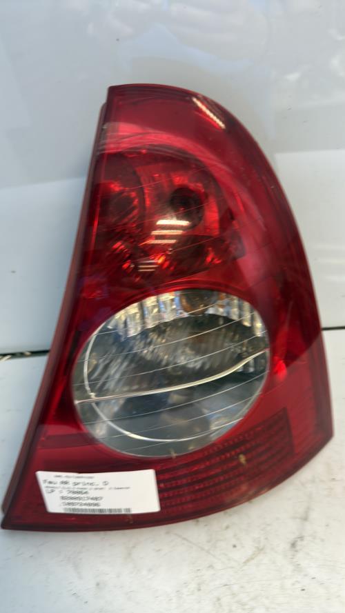 Feu arriere principal droit (feux) RENAULT CLIO 2 PHASE 2 Essence - Image 1