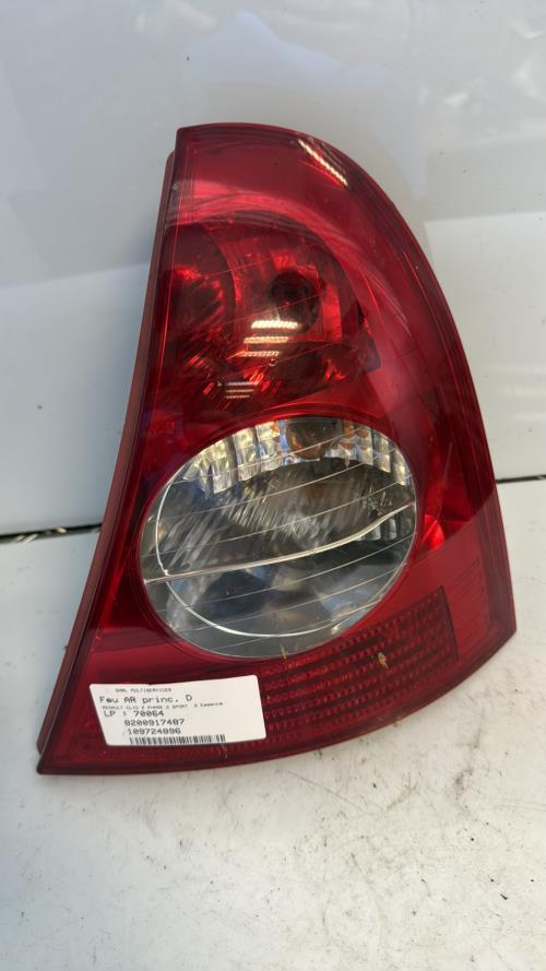 Feu arriere principal droit (feux) RENAULT CLIO 2 PHASE 2 Essence - Image 2