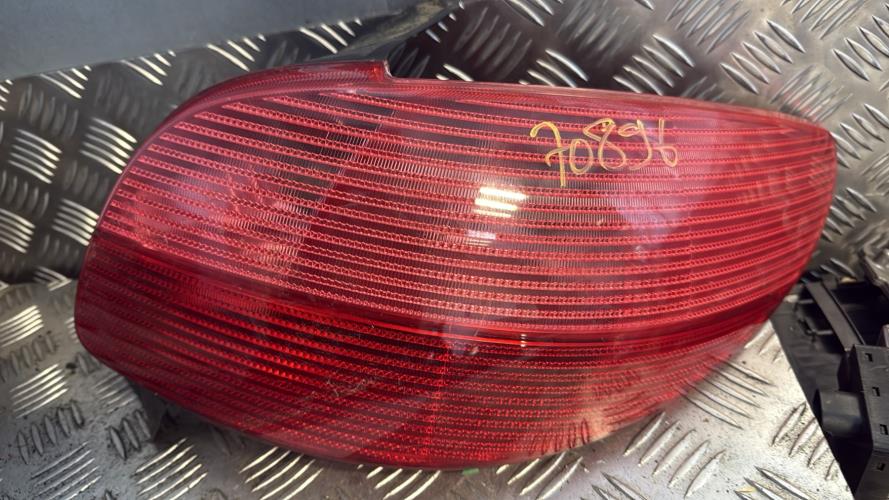 Feu arriere principal droit (feux) PEUGEOT 206 PHASE 2 BREAK Diesel - Image 2