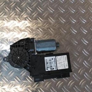 Moteur leve vitre avant droit AUDI A4 2 AVANT PHASE 1 BREAK Diesel - Image 1