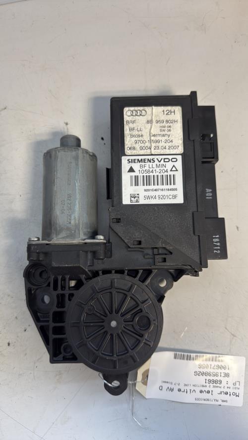 Moteur leve vitre avant droit AUDI A4 2 PHASE 2 Diesel - Image 2