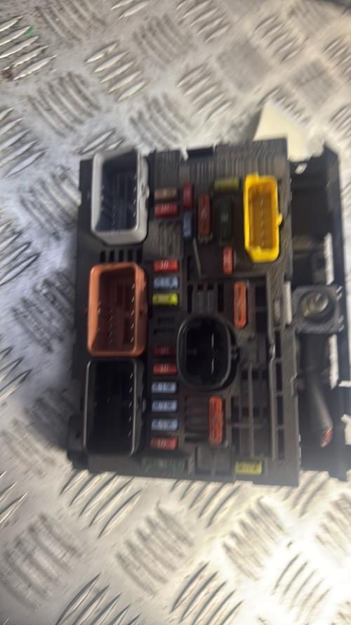 Boitier servitude moteur (BSM) PEUGEOT 5008 1 PHASE 1 Diesel - Image 2