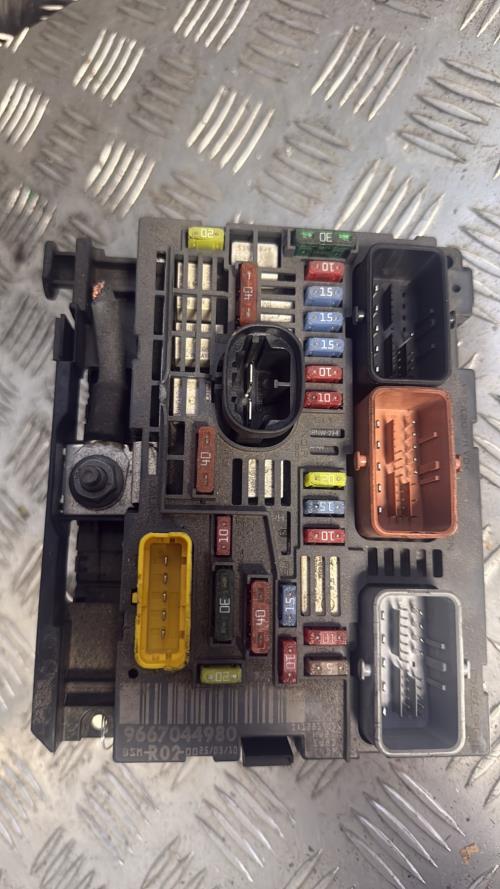 Boitier servitude moteur (BSM) PEUGEOT 5008 1 PHASE 1 Diesel - Image 4